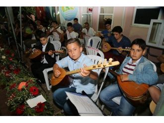 Mezitli’de Kursiyerlerden Müzik Şöleni