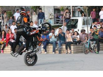 Motorcuların Şovu Nefes Kesti