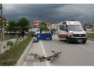 Minibüsün Çarptığı Bisiklet Sürücüsü Hayatını Kaybetti
