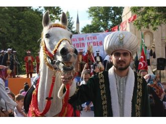 Temsili ‘Akşemseddin’ Attan Düşünce, Fatih Fethe Tek Başına Çıktı