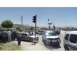 Araçlarının Önü Kesilen Tır Sürücüleri Zor Anlar Yaşadı