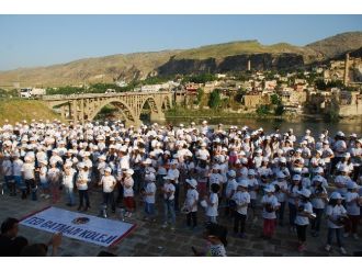 Ted Batman Koleji Tarihin Gölgesinde 400 Kişilik Ekiple Ritm Gösterisi Düzenledi