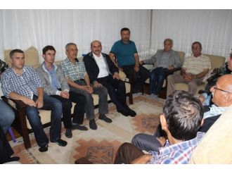 Ak Partililer Kapı Kapı Dolaşıp 7 Haziran’ın Önemini Anlatıyor