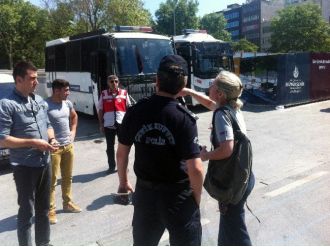 Taksim’de Spora Gitmek İsteyen Kadınla Polis Arasında İlginç Diyalog