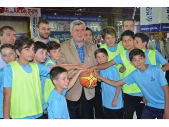 Kocaeli Spor Okulları Ligi Ve Şenliği Başladı