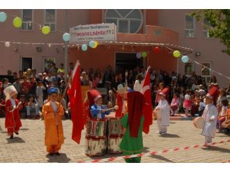 Anaokulu Öğrencilerinin Gösterisi Beğeniyle İzlendi