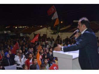Baybatur’dan Akhisar’da Gece Mitingi