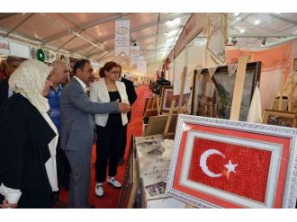 Yıldız, El Emeği Göz Nuru Fuarını Gezdi
