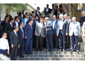 Başbakan Davutoğlu’na Büyük İlgi