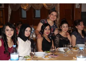 Dünyam Hastanesi Hemşireleri Yemekte Bir Araya Geldi