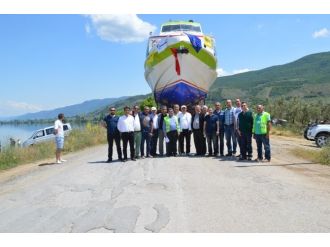 Karadan Nakil Yapılan En Büyük Gemi 12 Saatte Suya İndirildi