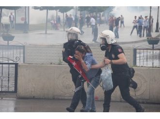Hdp Mitingi Nedeniyle Ortalık Savaş Alanına Döndü