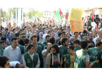 Binlerce Kişi Mavi Marmara İçin Yürüdü