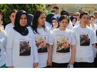 Öldürülen Doktor İçin Hastane Önünde Eylem