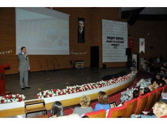 Başkan Ak Minik Öğrencilerin Yıl Sonu Gösterisinde