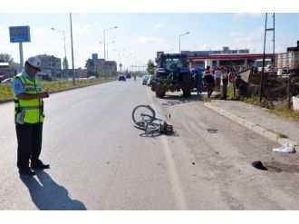 Traktörün Çarptığı Bisikletli Hayatını Kaybetti