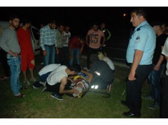 Yoldan Çıkan Otomobil, Köprü Korkuluklarına Çarparak Durabildi