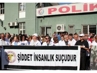 Bursalı Sağlıkçılar, Meslektaşlarına Yapılan Saldırıyı Kınadı