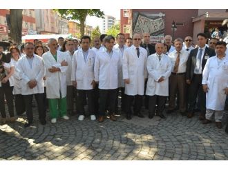 Kayseri’de Sağlık Çalışanları 15 Dakikalık İş Bırakma Eylemi Yaptı