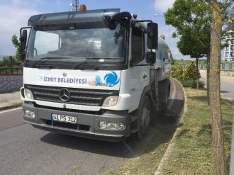 İzmit’te Günde 170 Kilometre Yol Süpürülüyor