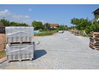 Kartepe’de Yollara Parke Taşı Döşeniyor