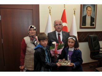 Okul Harçlıklarını Camiye Bağışladılar