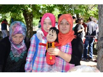 Çocuklar Eğitimlerine Katkı İçin Kermes Düzenlediler