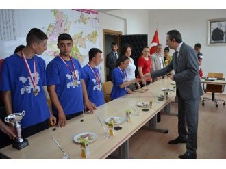 3. Balkan Özel Gereksinimli Çocuklar Spor Oyunları’nda Dereceye Giren Öğrenciler Ödüllendirildi