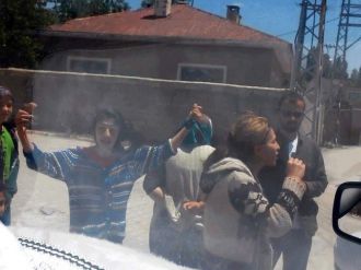 Ak Partili Kadınlara Saldırı