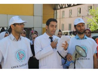 Sağlık Çalışanları Basın Açıklaması Ve Protesto Gösterileri Düzenliyor
