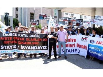 Antalya’da Sağlıkçılar İş Bıraktı