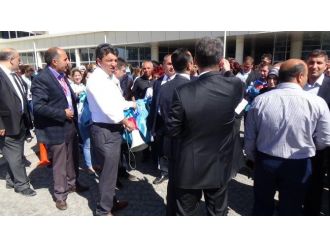 Kars’ta Sağlık Çalışanları Meslektaşlarına Yapılan Saldırıyı Protesto Etti