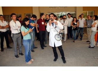Midyat’ta Sağlık Çalışanları Öldürülen Meslektaşları İçin İş Bıraktı