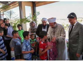 Tika’dan Kudüs’teki Yetim Ve Yaşlılara Giyecek Desteği