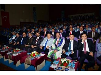Ahi Evran Üniversitesi’nde 2014-2015 Akademik Yılı Mezuniyet Töreni Düzenlendi