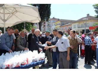 Belediye Kozcağız’da Kandil Simidi Dağıttı