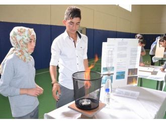 Öğrencilerden Tübitak Sergisi