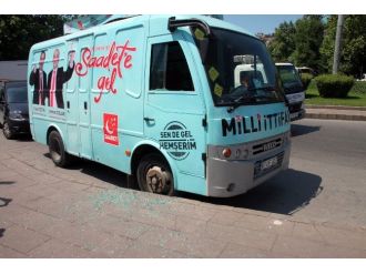 ’Milli İttifak’ın Seçim Aracına Saldırı