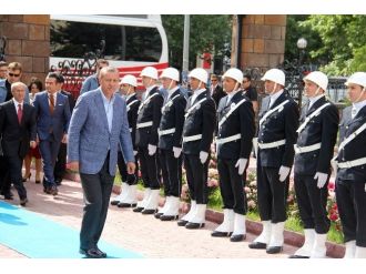 Erdoğan: “Pensilvanya İle Kandil’in Ülkenin Hayrına Bir Araya Gelmesi Mümkün Mü?”