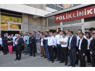 Bitlis’teki Sağlık Çalışanları 15 Dakka İş Bıraktı