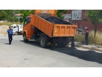Besni Kss’de Bozulan Yollar Onarılıyor