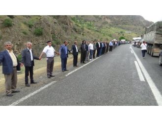 Hakkari-çukurca Karayolunda Bariyer Eylemi