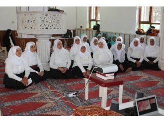 Manyas’taki Roman Bayanlar Hatim Dualarını Yaptılar