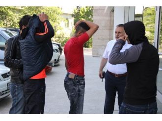 Sadaka Kutusu Hırsızlığına 3 Gözaltı