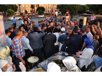 Lokma Dağıtan Ak Partililere Zabıta Engeli