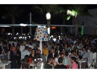 Kuşadası’nda Eğlence Yerleri Kapılarını Açıyor