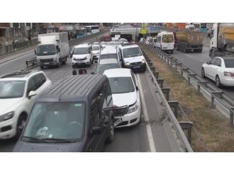 11 Araç Birbirine Girdi: İstanbul Trafiği Felç !