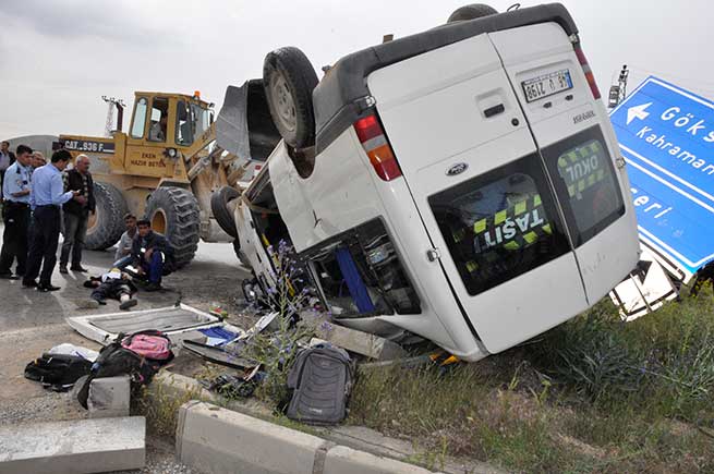 Kahramanmaraşta Öğrenci Servisi Kaza Yaptı