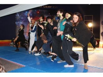 Çocuklarla Uzay Yürüyüşü Ve Uzay Dansı