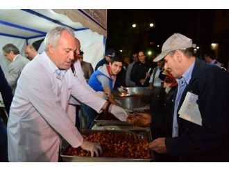 Kütahya Belediyesi’nden Halka Lokma İkramı